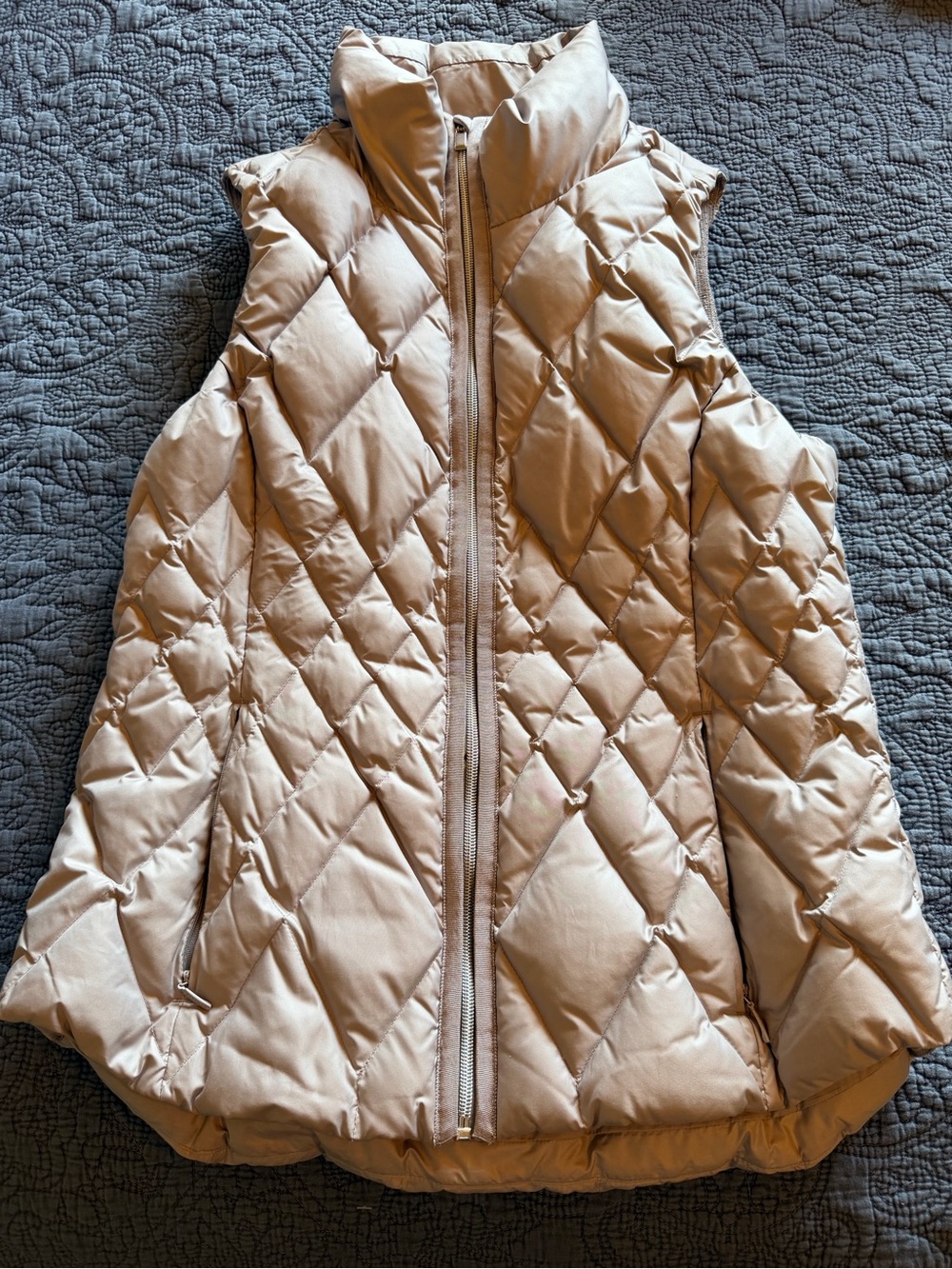 Athleta Quilted Puffer Vest in Frost